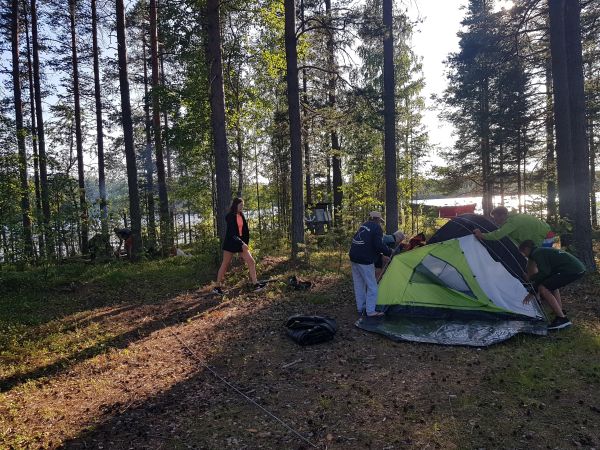 Zelte aufbauen im Wald 2019