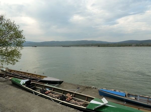 Boote lagern Donau 2012