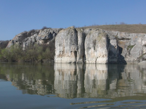 Felsen am Ufer der Donau DD10