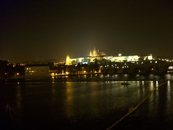 Hradschin Prag bei Nacht Moldau 2010