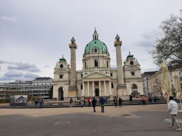 Karlskirche Wien Donau 2022