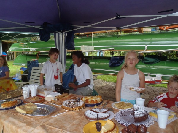 Kuchenverkauf Drachenbootcup 2011