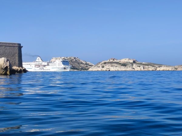 Marseille Algerien nicht mit Ruderbooten 2022