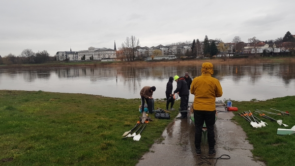 Meissen Start im Regen Elbemarathon 2020