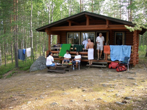 Puumala Campingplatz Ruderer beim Fruehstueck S11