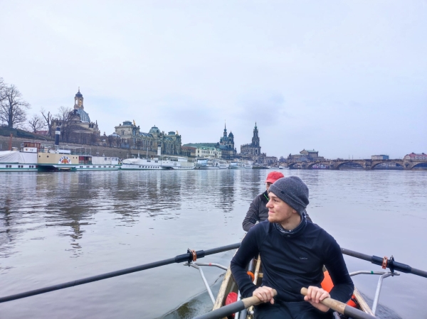 Ruderboot in Dresden Elbe 2023