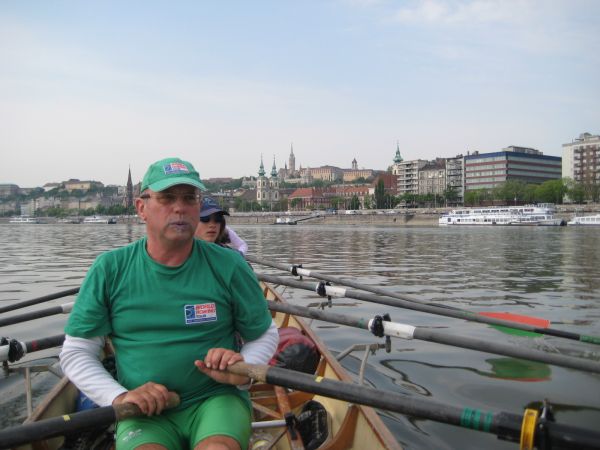 Ruderboote Stadtdurchfahrt Budapest D11
