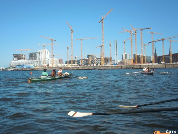 Ruderboote vor der Hamburger Baustelle 2021