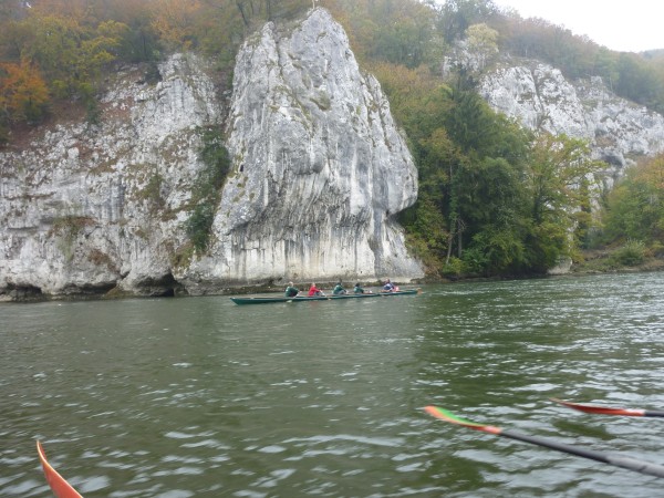 Vierer vor den Felsen Donaudurchbruch D09