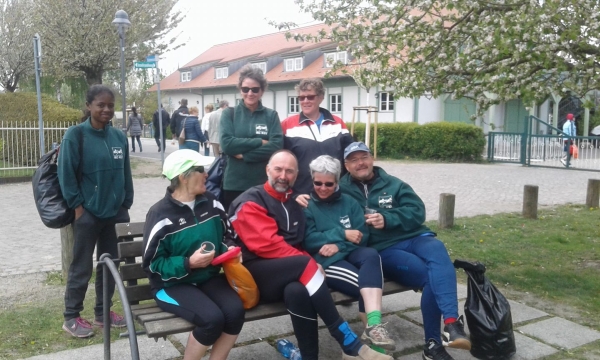 Ruderer bei der Baumblüte