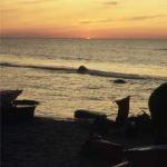 Ruderer am strand sonnenuntergang