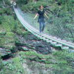 Frauke auf der Hängebrücke