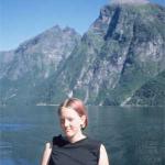 krystina mit Bergen am Fjord