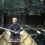 Kilian in einer Spreewaldschleuse Ruderboot