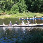 Drachenboote im Rennen