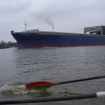 Hochseefrachter Ruderboot