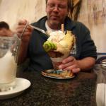 VL beim Eisessen D09