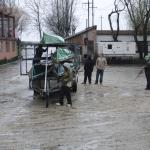 Boote abladen in Calarasi bei Sauwetter DD10