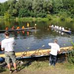 Boote vor dem Steg in Kleinmachnow Drachenbootcup 2010