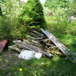 Schrott vor dem Haus 2010