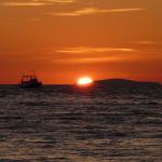 Fischerboot vor Sonnenuntergang C10