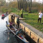 Ruderboot in Spreewaldschleuse 11