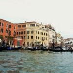 jede menge gondeln vor rialto venedig 2013