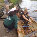 TV Reporter im Ruderboot Drachenboot-Rudercup 2013
