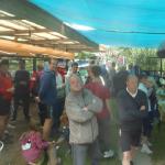 Zuschauer in der provisorischen Bootshalle Drachenboot-Rudercup 2013