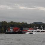 dichter Verkehr auf dem Rhein 2013
