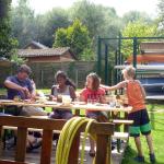 Trainer entspannen nach dem Schuelerrudern 2013