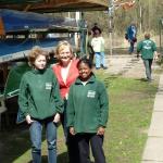 Frau Wicklein mit Nirina und Elina Tag der offenen Tuer 2013