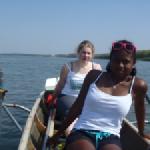 Nirina und Laura im Boot donaudelta 2014