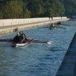 Ruderboote auf der Bruecke ueber die Garonne Midi 2018