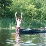 Manuel springt vom Ruderboot P09