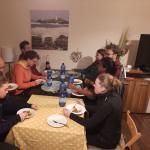 Ketzin Pension Ruderer beim Abendessen 2021