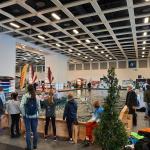 Kinder am Wasserbecken Boot und Fun 2021