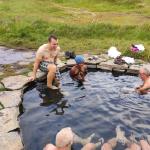 Ruderer im Hotpot Laugarfell Island 2022