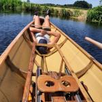 Melina Sonnenbaden im Ruderboot Trebel 2022