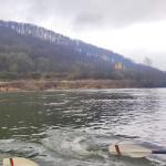 Ruderboot passiert Porta Westfalica Weser 2023