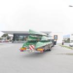 Shoppen bei Aldi mit dem Bootsanhänger Genfer See 2024