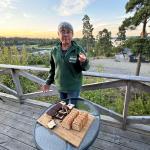 Geburtstagskind mit Kuchen Stora Le 2024