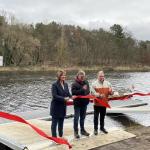 Rotes Band bei der Stegeinweihung 2024