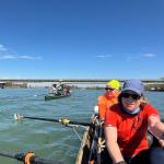 Ruderboot vor Brücke am Po