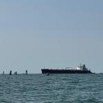 Ruderboot vor der Hauptfahrrinne zur Lagune von Venedig