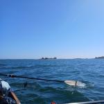 Ruderboot an der Grenze zur offenen Ostsee